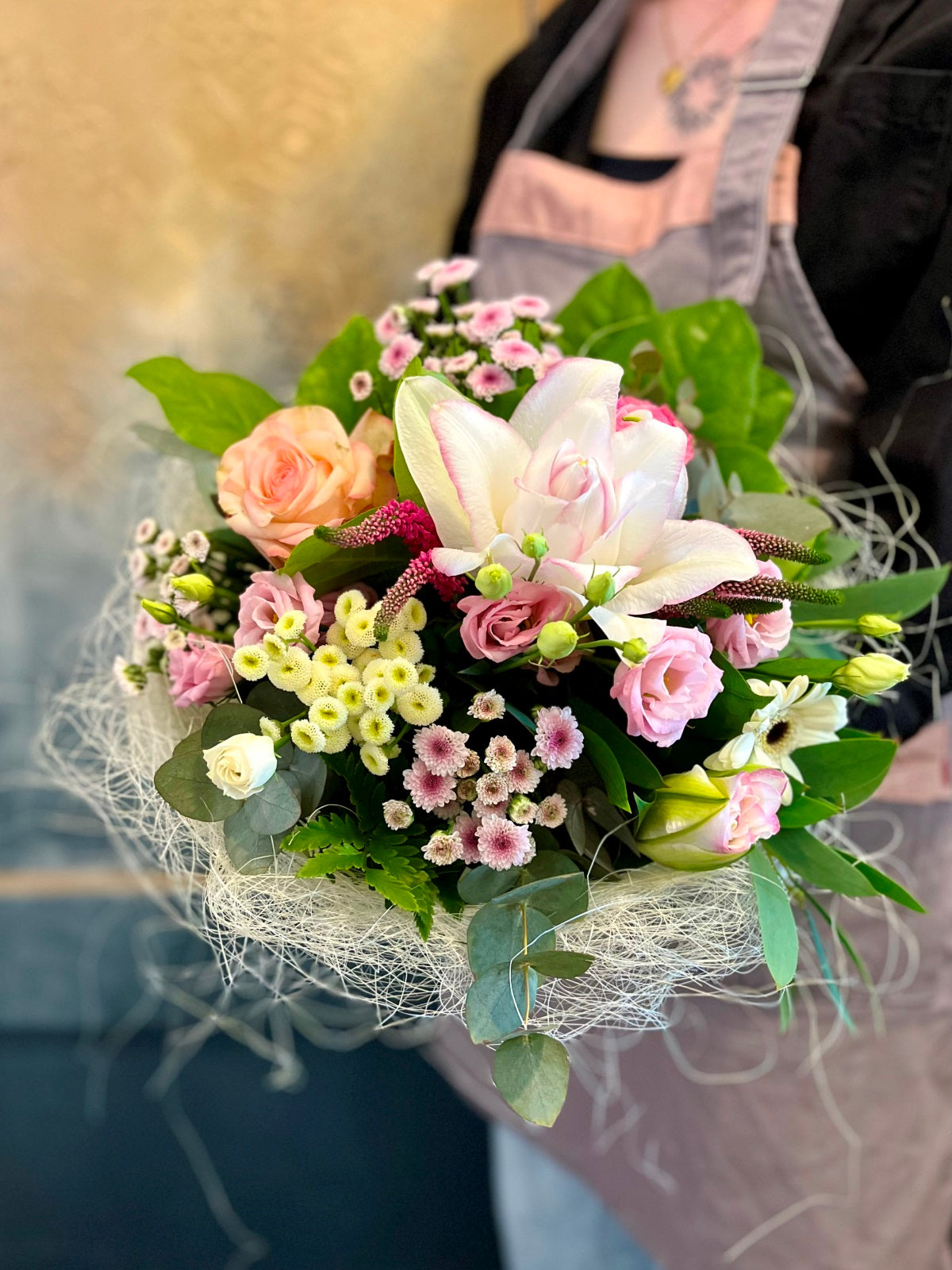 Pink & White Bouquet in Sisal Frame detail