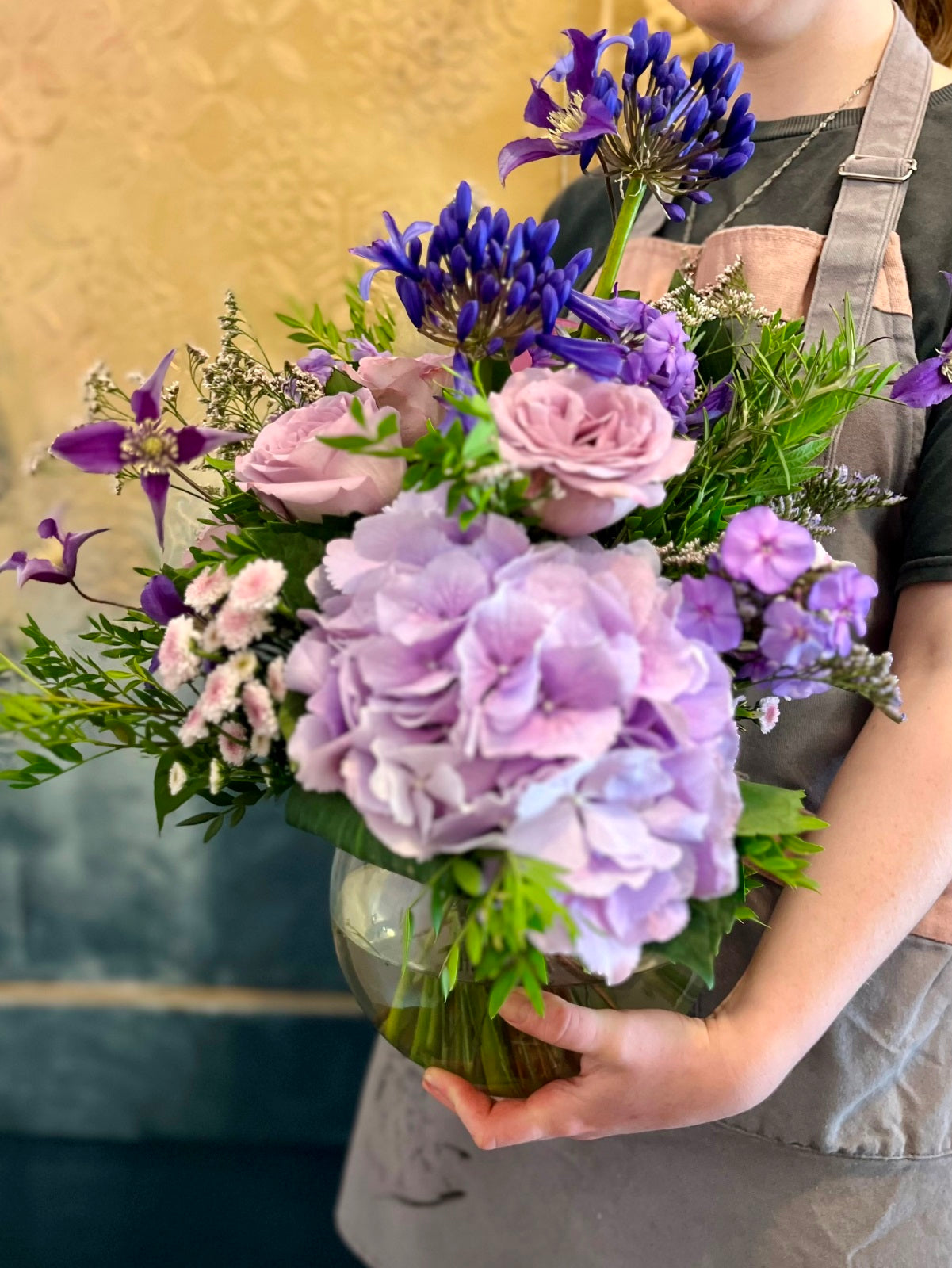 Lilac bouquet in Glass Vase detail