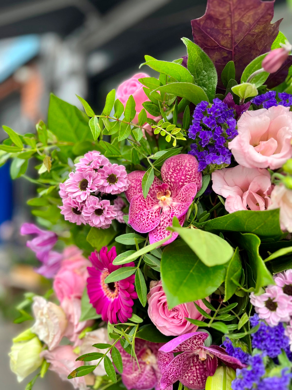 Luxury Bouquet in Shades of Pink zoomed in image