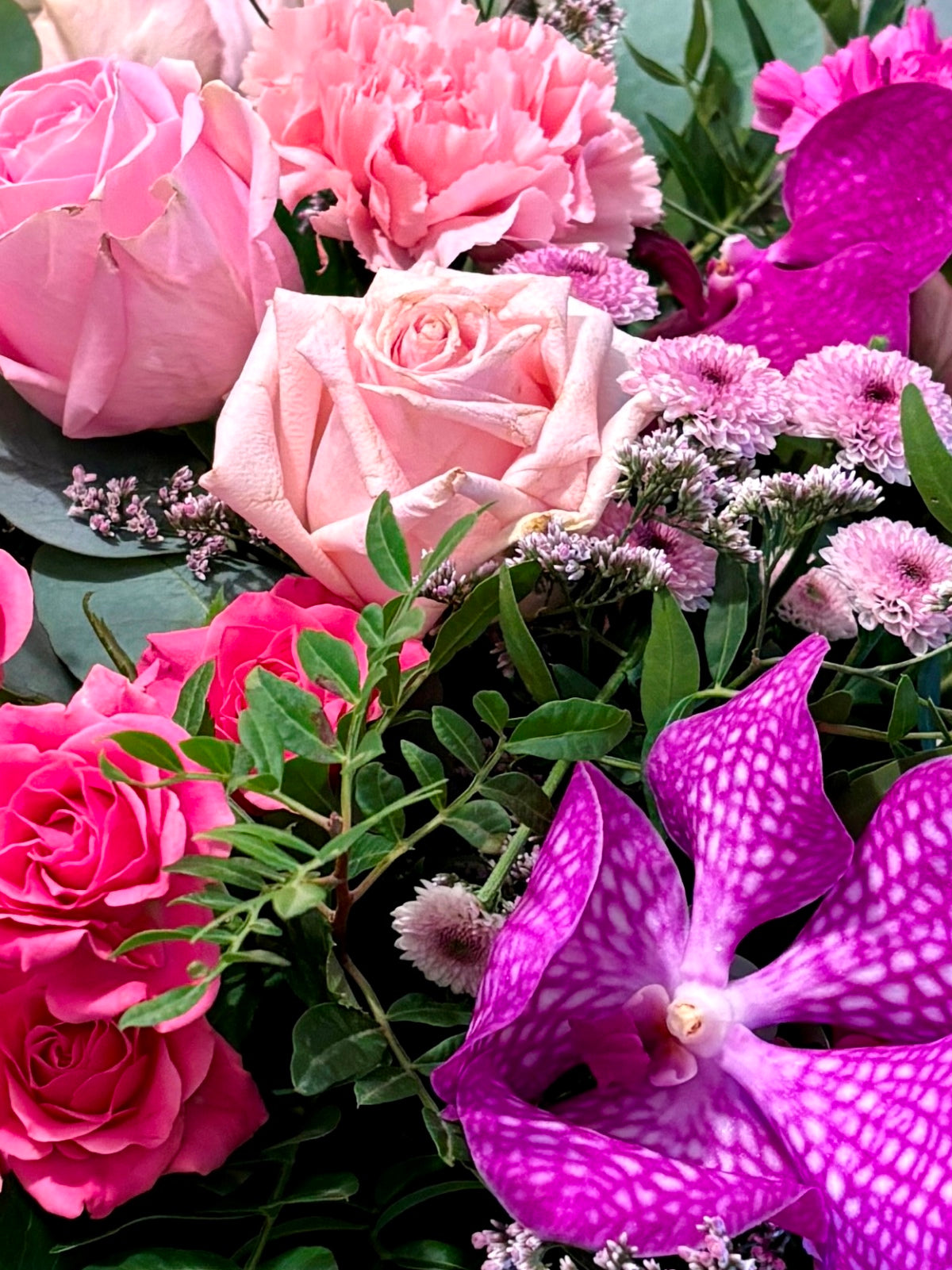 Subscription In The Pink Flower Bouquet zoomed in image