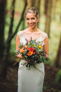 Late summer bride with he bouquet