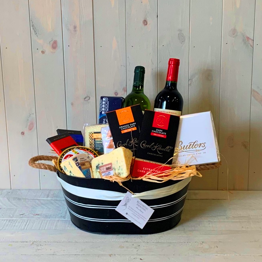 A gift hamper specially designed for lovers of wine and cheese.e