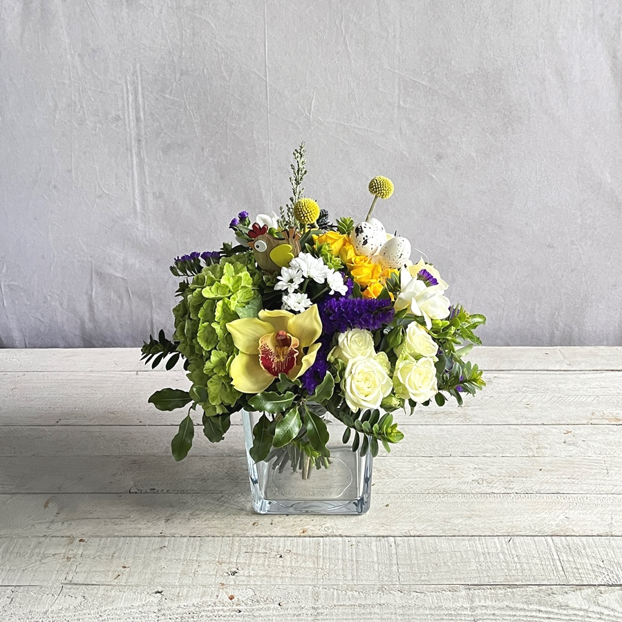 Easter flower arrangement in Glass Vase. Beautiful seasonal flowers and gifts for delivery in Dublin