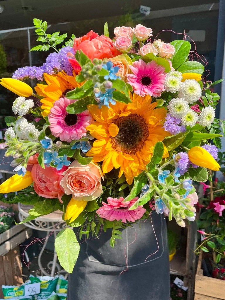Why Gerbera Flowers Are a Favourite for Bouquets & Gifts