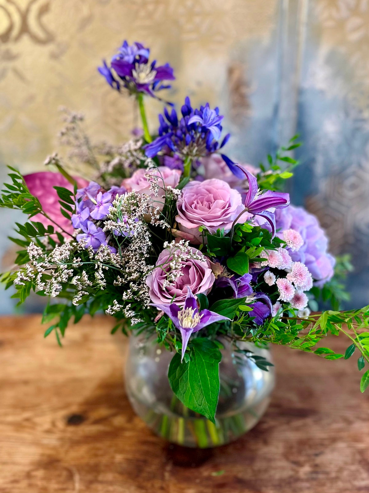 Lilac bouquet in Glass Vase